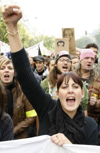 Αναβρασμός για το ασφαλιστικό στη Γαλλία, κλιμακώνονται οι αντιδράσεις των εργαζομένων