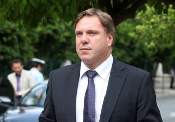 Την «αντιμνημονιακή» πολιτική της αντιπολίτευσης καταγγέλλει ο Γ.Πεταλωτής