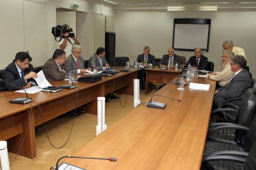 Σημεία σύγκλισης για τη διαιτησία του ΟΜΕΔ μεταξύ κυβέρνησης και κοινωνικών εταίρων