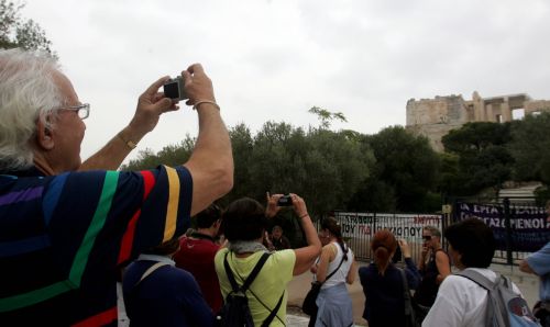 Τον γύρο του κόσμου κάνει η είδηση των επεισοδίων στην Ακρόπολη