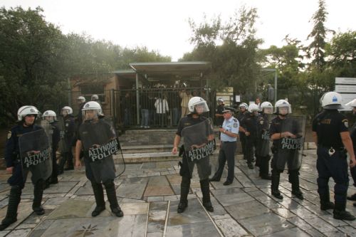 Νέα ένταση το απόγευμα έξω από τον αρχαιολογικό χώρο της Ακρόπολης