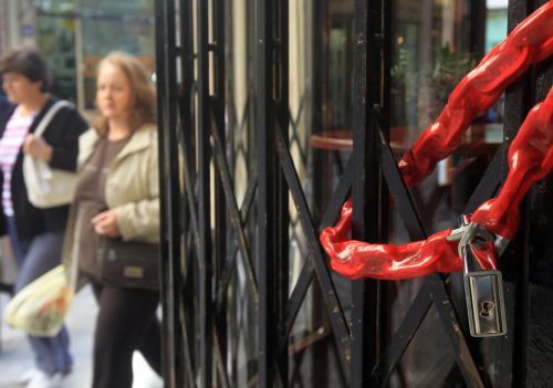 Σοβαρό πλήγμα στο λιανεμπόριο έχει καταφέρει η οικονομική κρίση