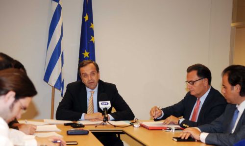 Ο Γ.Παπανδρέου «παίζει με τους θεσμούς», λέει ο Αντώνης Σαμαράς