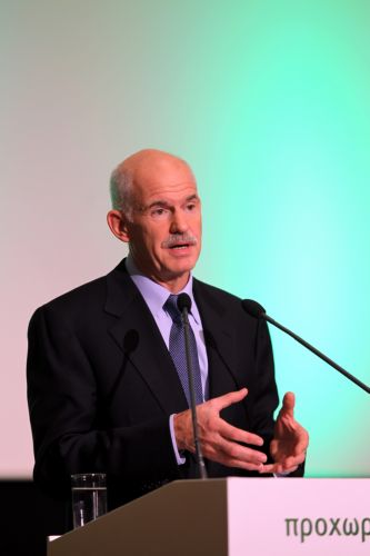 «Δεν μπλοφάρω, δεν δραπετεύω» δηλώνει ο Γ.Παπανδρέου για τις πρόωρες κάλπες