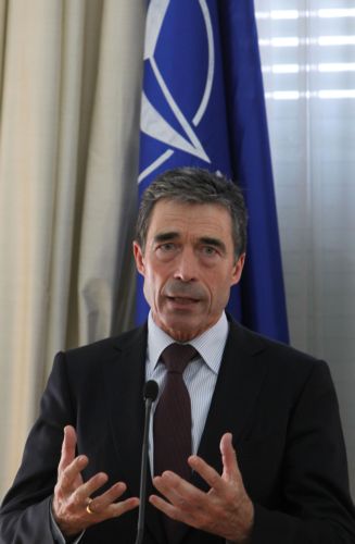 «Νέο ξεκίνημα» στις σχέσεις ΝΑΤΟ – Ρωσίας βλέπει ο Ράσμουσεν