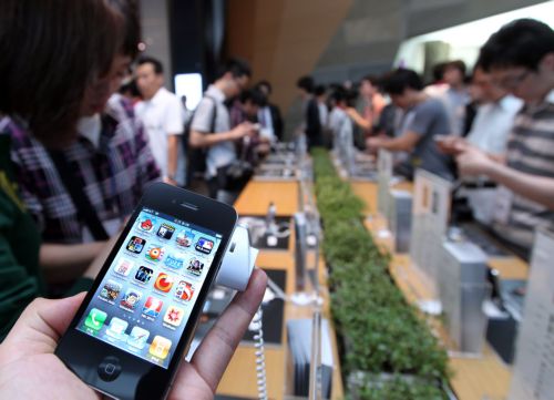 Η Apple τέταρτη παγκοσμίως στις πωλήσεις κινητών