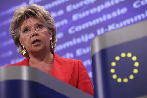 Οι Ρομά δεν αποτελούν κίνδυνο για τη δημόσια τάξη, επιμένει η Ρέντινγκ