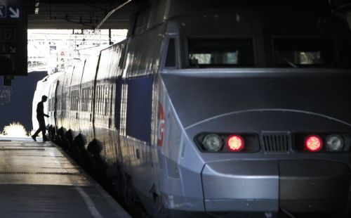 Απεργία επ’ αόριστον προαναγγέλλουν οι ενώσεις εργαζομένων στους γαλλικούς σιδηροδρόμους