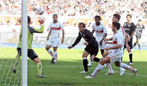 Στην 13η θέση κατακύλησε η Μπάγερν, νίκη της Αϊντραχτ στη Στουτγάρδη