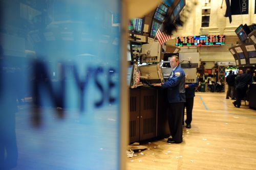 Νευρικότητα στη Νέα Υόρκη, κέρδη στις αγορές της Ευρώπης