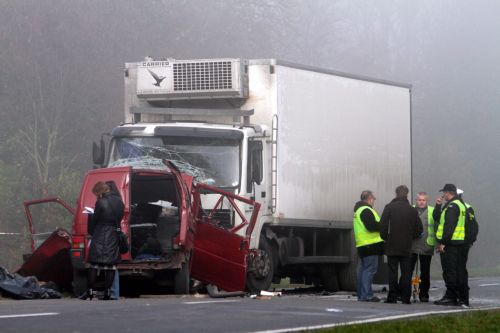 Σύγκρουση φορτηγών με 18 νεκρούς στην Πολωνία