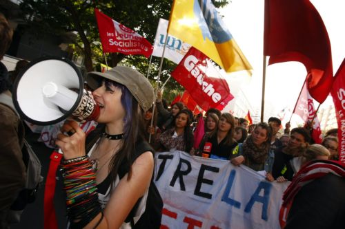 Σε απεργιακό κλοιό για δεύτερη ημέρα η Γαλλία κατά της συνταξιοδοτικής μεταρρύθμισης