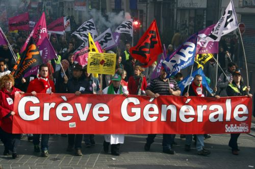 Καθησυχάζει η γαλλική κυβέρνηση για την έλλειψη καυσίμων στα αεροδρόμια