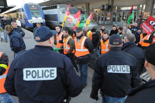 Έκτη ημέρα διαδηλώσεων στη Γαλλία κατά των μεταρρυθμίσεων για το συνταξιοδοτικό