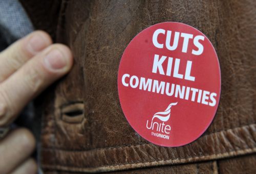 Περικοπές-μαμούθ ανακοινώνει η κυβέρνηση της Βρετανίας