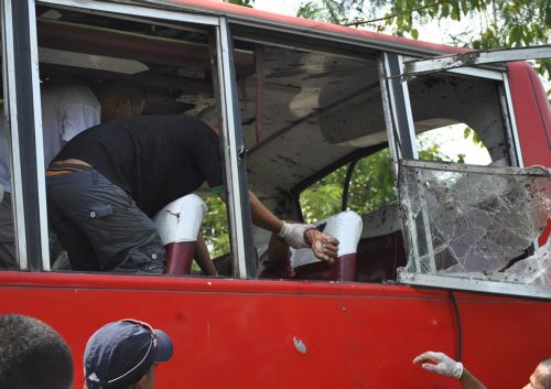 Τέσσερις συλλήψεις για την πολύνεκρη βομβιστική επίθεση σε λεωφορείο στις Φιλιππίνες