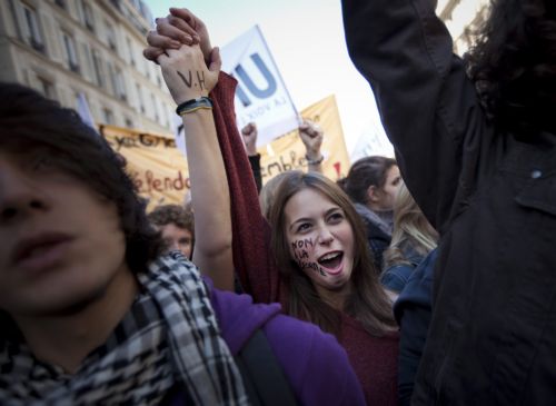 Κλιμακώνουν τα συνδικάτα στη Γαλλία τις κινητοποιήσεις και καλούν σε νέα απεργία