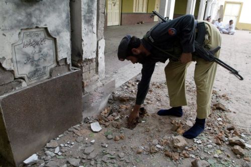 Φονική έκρηξη βόμβας έξω από σουνιτικό ναό στο ανατολικό Πακιστάν