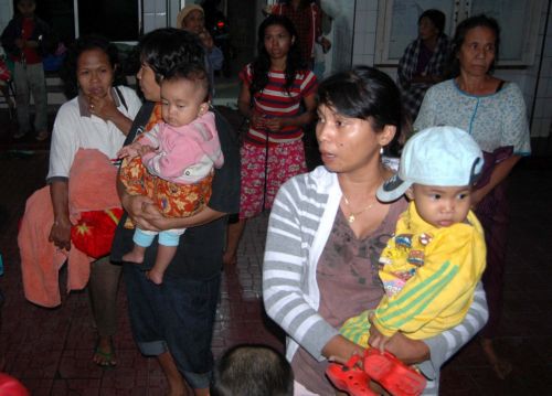 Εκατόμβη στην Ινδονησία από τσουνάμι μετά τον ισχυρό σεισμό