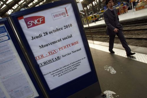 Στους δρόμους ξανά οι Γάλλοι για το συνταξιοδοτικό, αλλά ο παλμός εξασθενεί