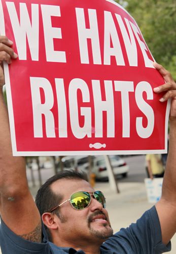 Με την υπαγόρευση εταιρείας ιδιωτικών φυλακών ο μεταναστευτικός νόμος της Αριζόνας