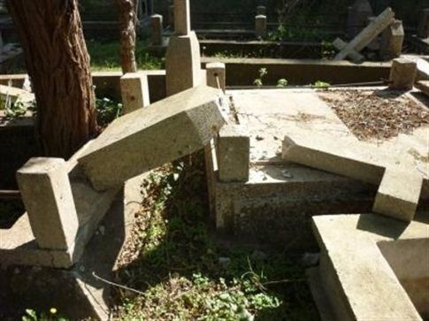 Σε εξέλιξη έρευνες για τους βανδαλισμούς στο ελληνικό νεκροταφείο της Ίμβρου