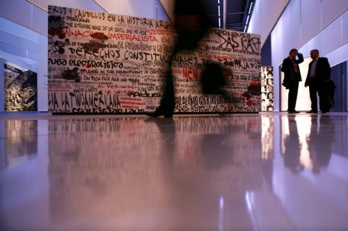 Ένας άτλαντας, το μεγαλύτερο βιβλίο του κόσμου, εκτίθεται στην Φρανκφούρτη