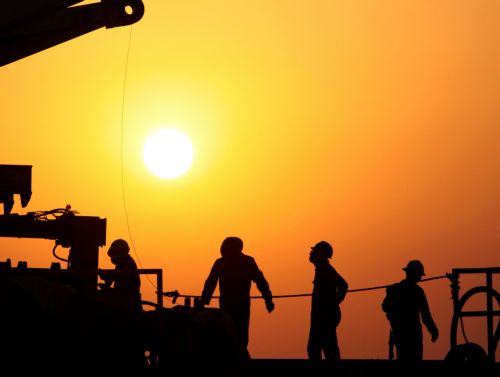 Κάτω από τα 83 δολάρια το πετρέλαιο εν μέσω ανησυχιών για την αμερικανική οικονομία