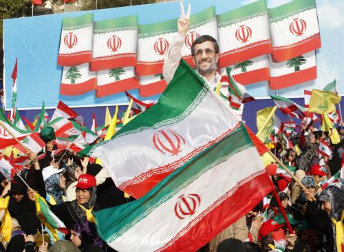 Ενθουσιώδης υποδοχή του Αχμαντινετζάντ από τη Χεζμπολάχ στο κατώφλι του Ισραήλ