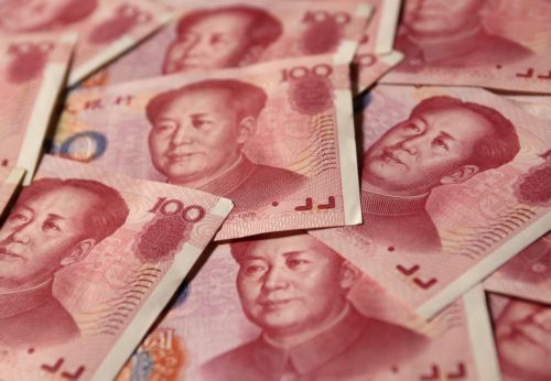Η κεντρική τράπεζα της Κίνας αιφνιδίασε τις αγορές αυξάνοντας τα επιτόκια για πρώτη φορά από το 2007