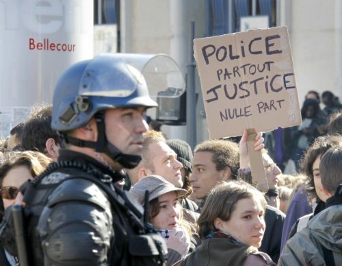 Σε θέσεις μάχης η Γαλλία για την έγκριση του συνταξιοδοτικού από τη Γερουσία