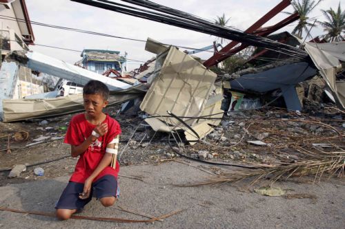 «Οχυρώνεται» η Κίνα αναμένοντας το πέρασμα του τυφώνα «Μέγκι»