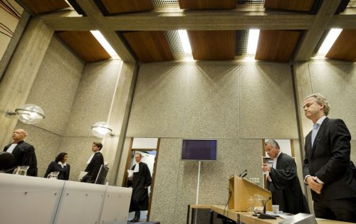 Eπανάληψη της δίκης του Ολλανδού ακροδεξιού Χερτ Βίλντερς ενώπιον νέων δικαστών