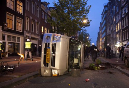 Νύχτα επεισοδίων στο Αμστερνταμ στη διάρκεια διαδήλωσης