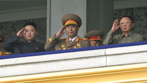 Σε επιθεώρηση παρέλασης η επίσημη πρώτη ηγετική εμφάνιση του Κιμ Γιονγκ-Ουν