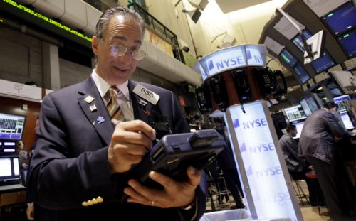 Χαμηλότερα τα ευρωπαϊκά χρηματιστήρια την Τρίτη, μικρή άνοδος στη Γουόλ Στριτ