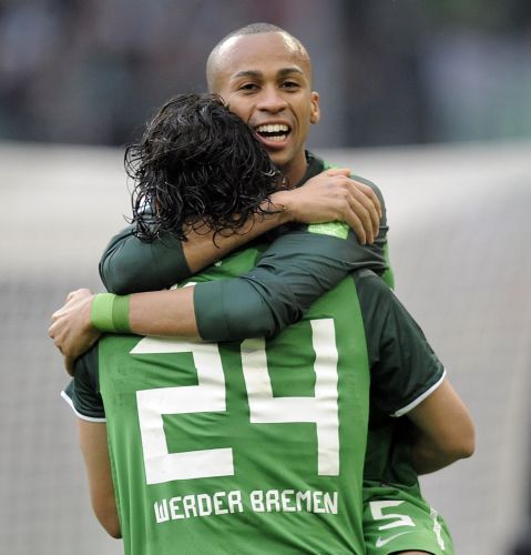 «Ξύπνησε» η Βέρντερ Βρέμης, «σκαρφαλώνει» το Ανόβερο