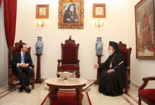 Διμερή και περιφερειακά θέματα στην ατζέντα των επαφών Δρούτσα στο Κάιρο