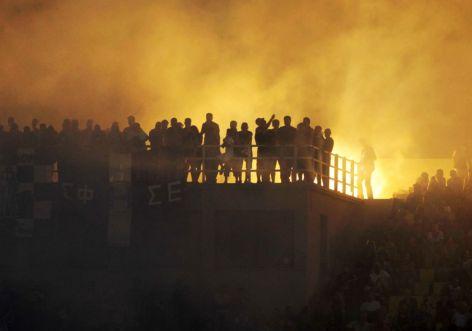 Επεισόδια μεταξύ οπαδών ΠΑΟΚ και ΑΕΚ στο λιμάνι της Ηγουμενίτσας