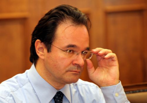 Με μισθούς ιδιωτικού τομέα οι νέες προσλήψεις στις ΔΕΚΟ