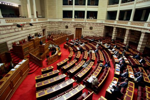 «Ψαλίδι» σε μισθούς και αποζημιώσεις στον προϋπολογισμό της Βουλής για το 2011