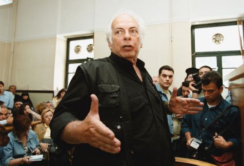 Άγνωστοι ξυλοκόπησαν και λήστεψαν τον σκηνοθέτη Νίκο Κούνδουρο