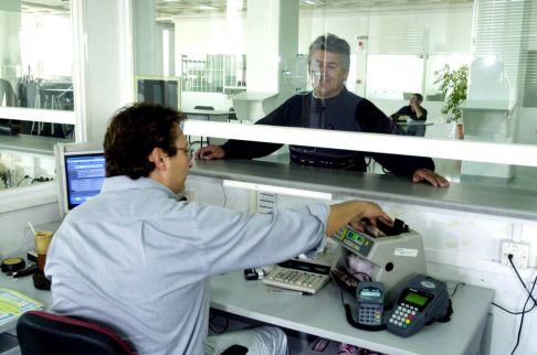 Αρχίζει τη Δευτέρα η πληρωμή των προκαταβολών για την περαίωση