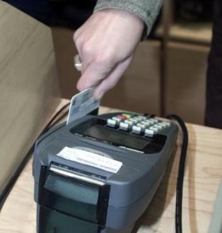 Απόσυρση 1 εκατ. πιστωτικών καρτών μέχρι τα μέσα του 2011