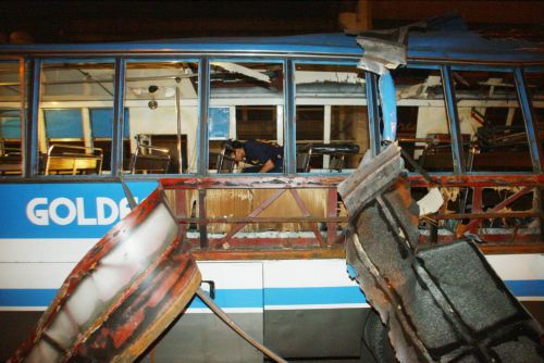 Επτά νεκροί από έκρηξη βόμβας σε λεωφορείο στις Φιλιππίνες