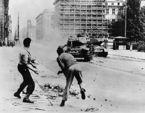 «Εχθροί του λαού»: Οι αντιφρονούντες στη Λαϊκή Δημοκρατία της Γερμανίας