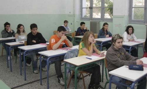 Δεν αλλάζει το όριο των απουσιών για τους μαθητές, ξεκαθαρίζει το υπουργείο Παιδείας