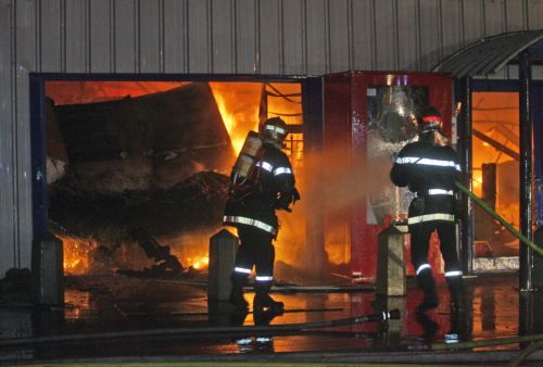 Τέσσερις τραυματίες από πυρκαγιά σε μονάδα της Χαλυβουργίας Ελλάδος