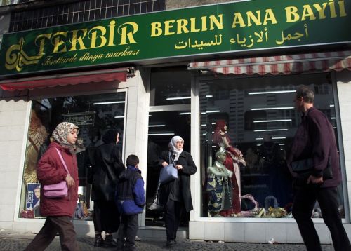 «Απέτυχε παταγωδώς» το γερμανικό πολυπολιτισμικό μοντέλο, λέει η Άνγκελα Μέρκελ