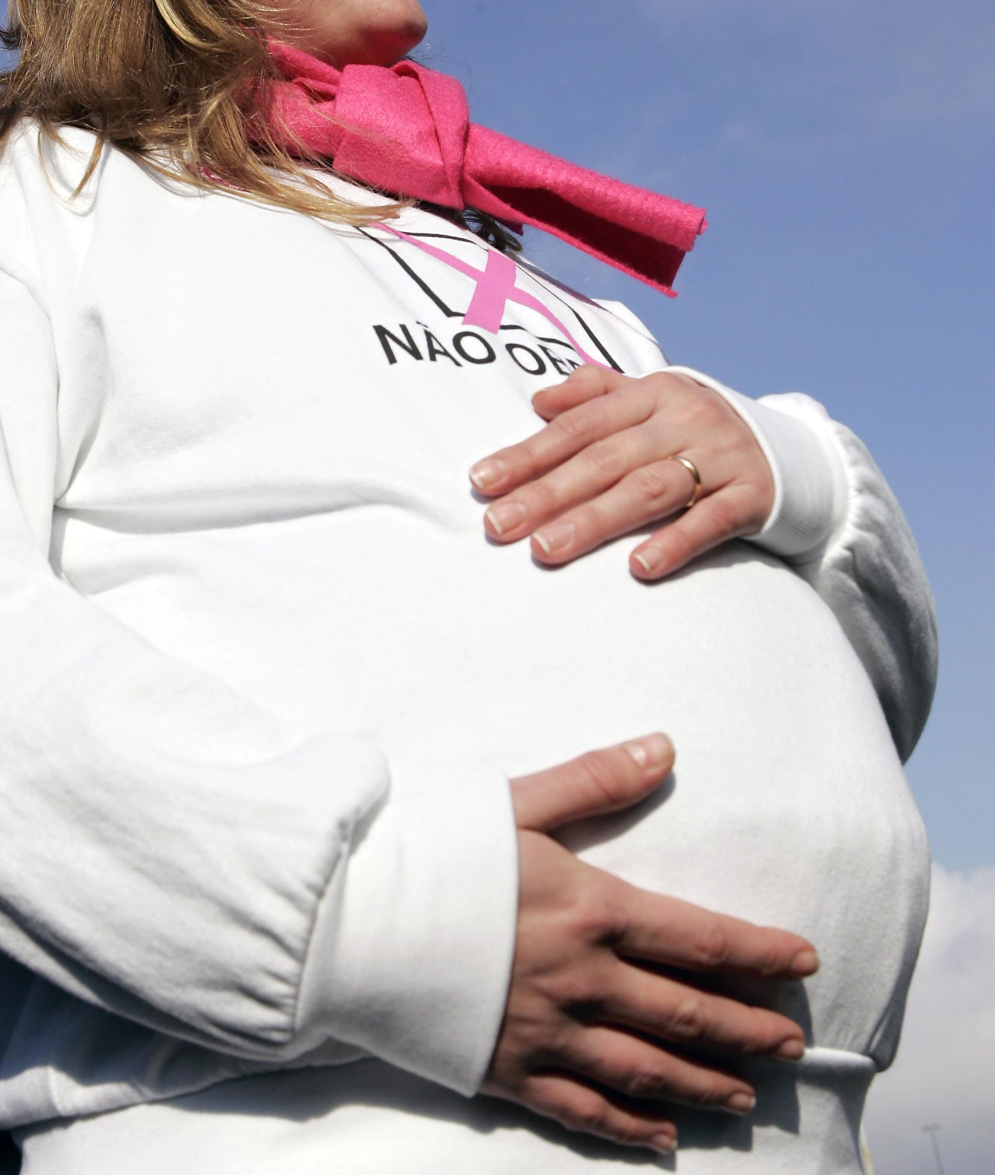 Αλκοόλ με μέτρο προτείνουν Βρετανοί επιστήμονες στις εγκύους